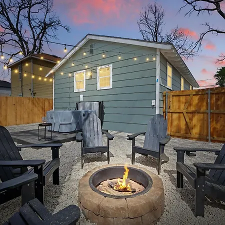 Charming Historic 3B Heart Of Dallas - Sleeps 12
